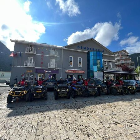 Hotel Demokracia Fushe-Arrez Luaran gambar