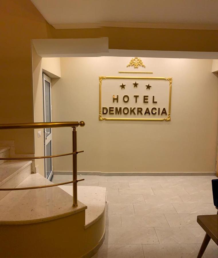 Hotel Demokracia Fushe-Arrez Luaran gambar
